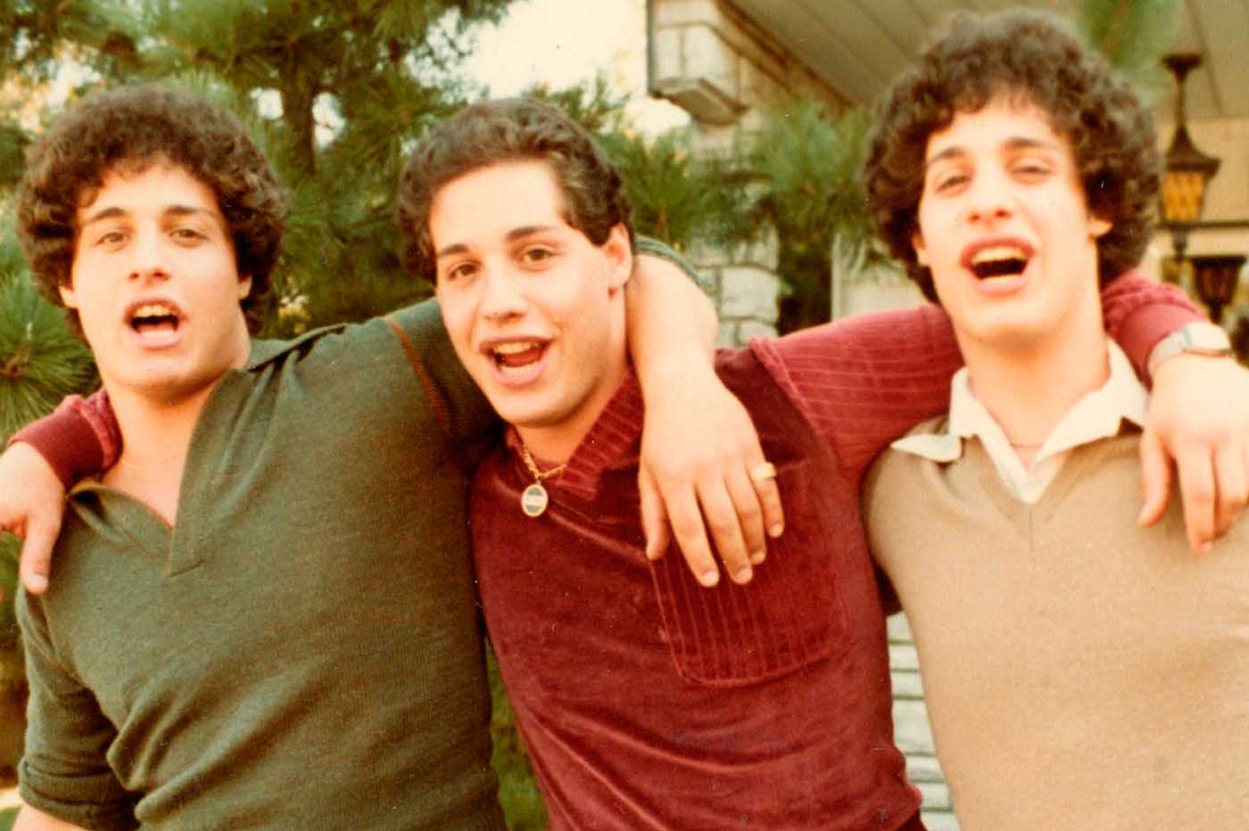 Portada de Tres idénticos desconocidos